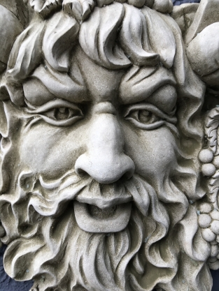 Wandornament steen, Bacchus, tuin wanddecoratie of terras, goden Romeinse tuin.